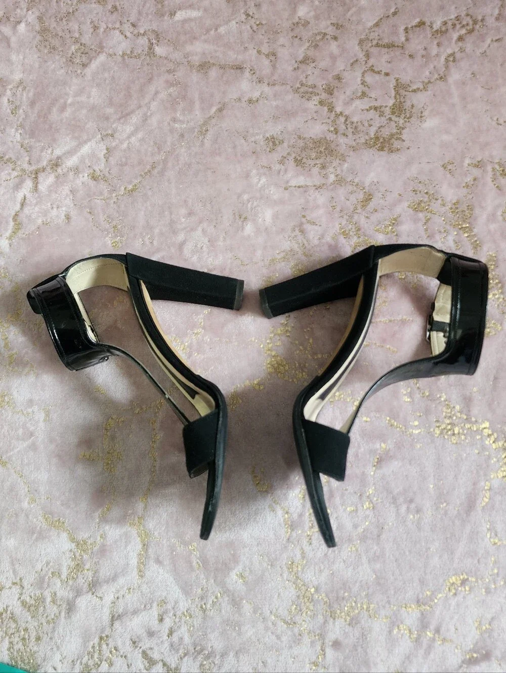 GUCCI | Classic Black T-Strap High Heel Sandals - Picture 10 of 16